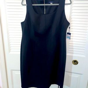 Black sleeveless pleated dress!